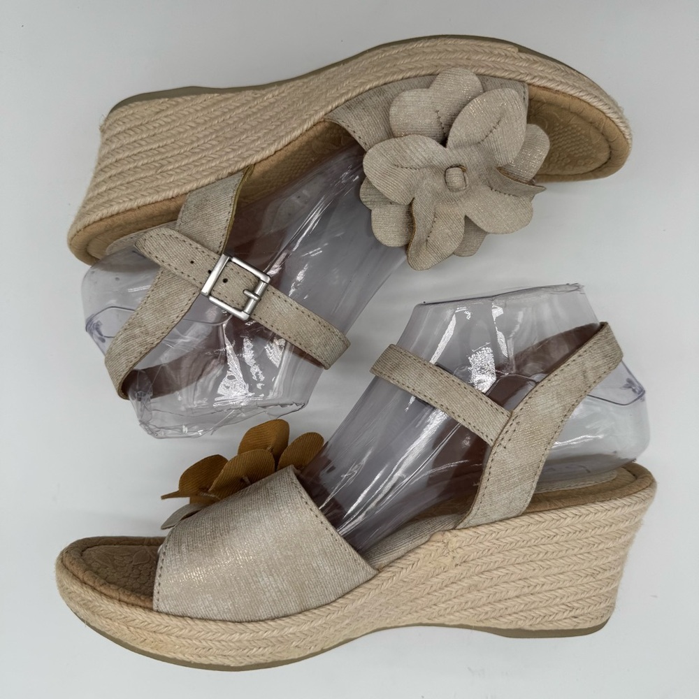 Born Tan Gold Canvas Flower Espadrille Wedge Sandal Size 9 M - Picture 6 of 10